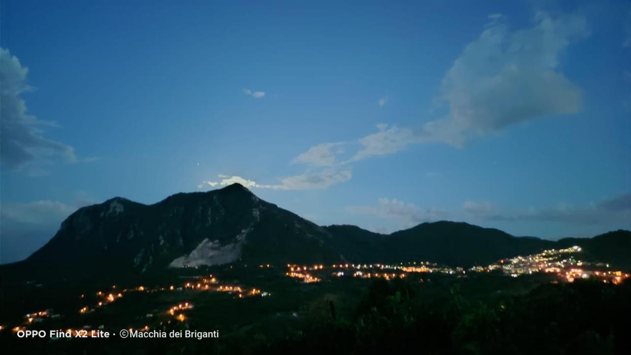 Agriturismo Macchia Dei Briganti - B&B Montefalcione Екстер'єр фото